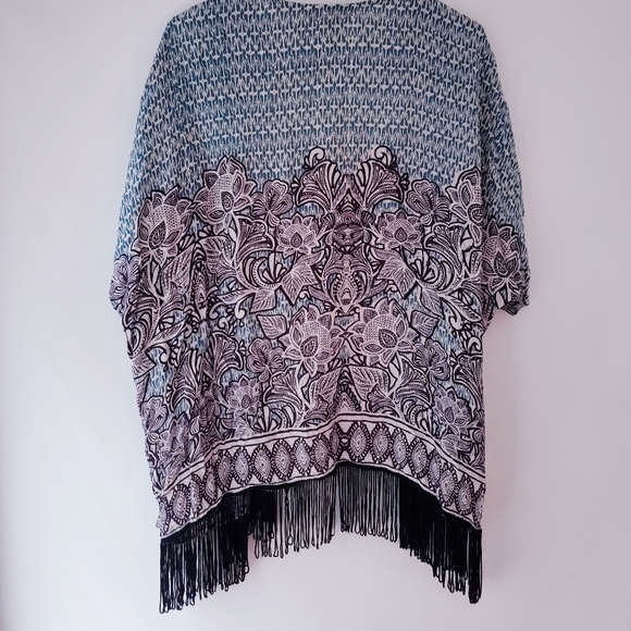 Forever 21 Floral Kimono - Picture 3 of 3